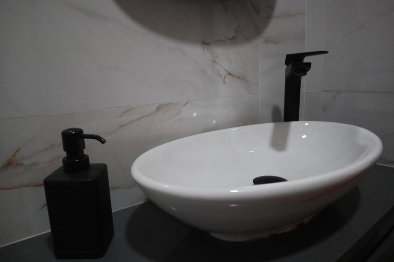 Appartamento Sun House Belem - Free Parking And View Tower Lisbona Esterno foto