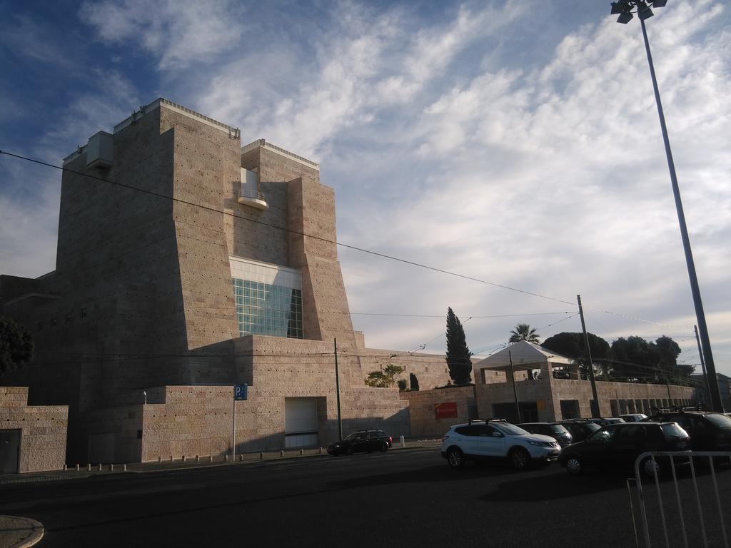 Appartamento Sun House Belem - Free Parking And View Tower Lisbona Esterno foto